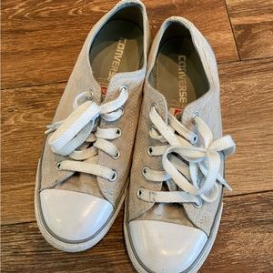 Converse Tan Sneaker